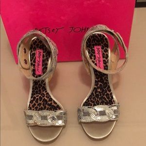 Betsey Johnson, Silver Heels, Size 7